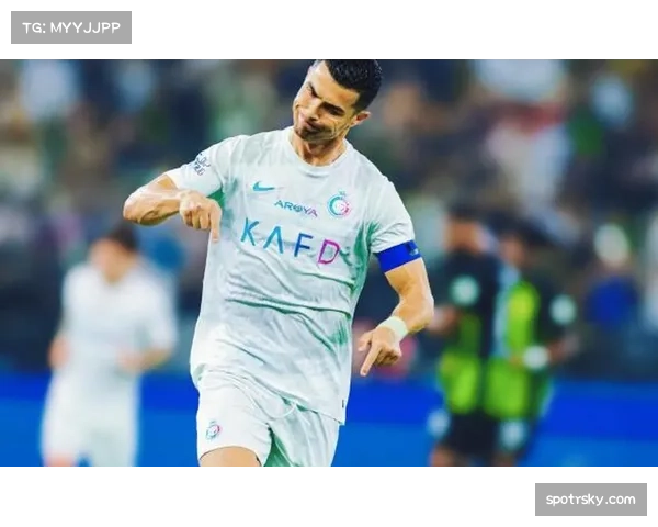 C罗幽默回应发型话题采访现场气氛轻松引发球迷热议